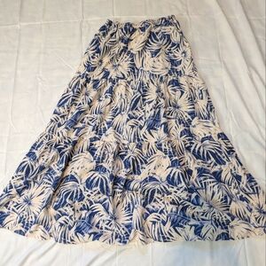 Size M Blue and Cream flowered Skirt